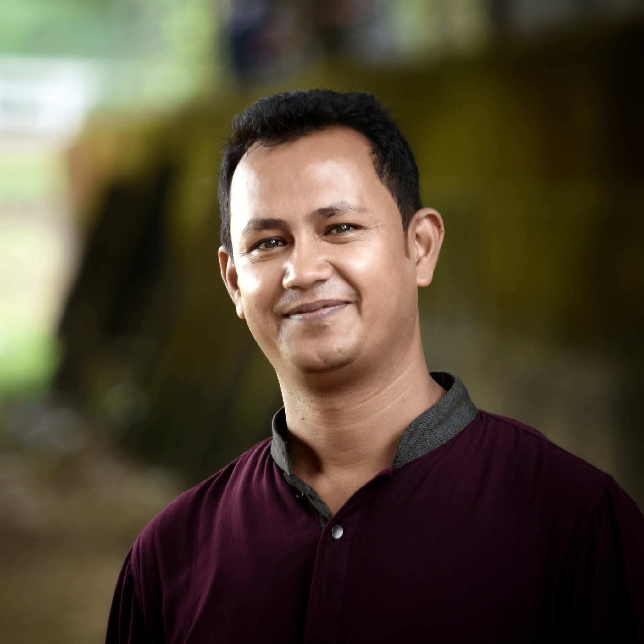 ৭২ বাংলা টিভি এইচডি এর জরুরী নিয়োগ বিজ্ঞপ্তি ফর্ম জরুরী নিয়োগ বিজ্ঞপ্তি টেলিভিশনে :- ৭২ বাংলা টিভি এইচডি গণপ্রজাতন্ত্রী বাংলাদেশ সরকার অনুমোদিত। অভিজ্ঞ, উদ্যমী তরুণ/তরুনীদের খোঁজে প্রবাসী এবং বাংলাদেশের রাজধানী ঢাকা সহ সকল জেলা,উপজেলা এবং থানায় প্রতিনিধি আবশ্যক। যে সকল পদে আবেদন করতে পারবেন: রিপোর্টার, স্টাফ রিপোর্টার, যুগ্ম-সম্পাদক, সহযোগী সম্পাদক, বার্তা সম্পাদক, উপ-সম্পাদক, ব্যবস্থাপনা সম্পাদক, সহকারী সম্পাদক, ফিচার এডিটর, বিশেষ সংবাদদাতা, নগর সম্পাদক, যুগ্ম-বার্তা সম্পাদক, প্রধান প্রতিবেদক, প্রধান সহ-সম্পাদক, সিনিয়র সহ- সম্পাদক, সিনিয়র প্রতিবেদক, সিনিয়র সংবাদদাতা, ব্যুরো প্রধান, প্রধান আলোকচিত্র সাংবাদিক, সিনিয়র আলোকচিত্র সাংবাদিক, সিনিয়র কার্টুনিস্ট, সিনিয়র আর্টিস্ট ক্রীড়া সম্পাদক, বাণিজ্য সম্পাদক, মফঃস্বল সম্পাদক, সম্পাদকীয় সহকারী, রেফারেন্স এডিটর/ প্রধান সংবাদ গ্রন্থাগারিক, শিফ্ট-ইনচার্জ, প্রধান সম্পাদনা সহকারী, সহ-সম্পাদক, নিজস্ব প্রতিবেদক, আলোকচিত্র সাংবাদিক, নিজস্ব সংবাদদাতা, ক্রীড়া প্রতিবেদক, আর্টিস্ট, কার্টুনিস্ট, সিনিয়র সম্পাদনা সহকারী, সংবাদ গ্রন্থাগারিক, শিক্ষানবিস সহ-সম্পাদক, শিক্ষানবিস নিজস্ব প্রতিবেদক, শিক্ষানবিস নিজস্ব সংবাদদাতা, সম্পাদনা সহকারী ও শিক্ষানবিস সম্পাদনা সহকারী। আইডি কার্ড, অ্যাসাইনমেন্ট লেটার, স্টিকার লোগো ওয়ারলেস মাইক্রোফোন ফিল্ড ট্রেনিং ইত্যাদি প্যাকেজ দশ হাজার টাকা পেমেন্ট করলে ৭২ ঘন্টার ভিতরে কুরিয়ারে অথবা অফিস থেকে সরাসরি সংগ্রহ করতে পারবেন ইনশাআল্লাহ। যোগ্যতা:- স্নাতক অথবা সমমান (অভিজ্ঞদের ক্ষেত্রে সিঁথির যোগ্য)। যারা কাজ করতে ইচ্ছুক তারা অবশ্যই পদের নাম উল্লেখ করে বায়োডাটা পাঠিয়ে যোগাযোগ WhatsApp 01337033383 নাম্বারে সিভি পাঠাবেন ইমেইল- sahidulrana70@gmail যোগাযোগ ইন্টারভিউর জন্য আসতে হবে ৯২ আরামবাগ মতিঝিল ঢাকা। ইন্টারভিউ উত্তীর্ণ হওয়ার পর সরাসরি স্টুডিওতে, তারপর ফিল্ড ট্রেনিং দেওয়া প্রত্যেকের এলাকাতে। বিশেষ সহযোগিতা- প্রতিবেদন লেখায় দক্ষ, সংশ্লিষ্ট জেলা/উপজেলায় স্থায়ী বসবাস, ছবি ও লাইভ ভিডিও বাংলাদেশ সরকারের এসাইনমেন্ট অনুযায়ী অনুসন্ধানী অডিও ভিডিও ধারণে দক্ষ হতে হবে। (টেলিভিশনে নিয়োগ হলে পত্রিকা গুলো এবং মাল্টিমিডিয়াতে কাজ করার সুযোগ থাকবে)। বিঃ দ্রঃ - (বায়োডাটা না পাঠিয়ে কেউ যোগাযোগ করার চেষ্টা করবেন না) বাণিজ্য কার্যালয় আমন্ত এস, এইচ টাওয়ার নলজানি জয়দেবপুর রোড চন্দনা চৌরাস্তা গাজীপুর ১৭০২