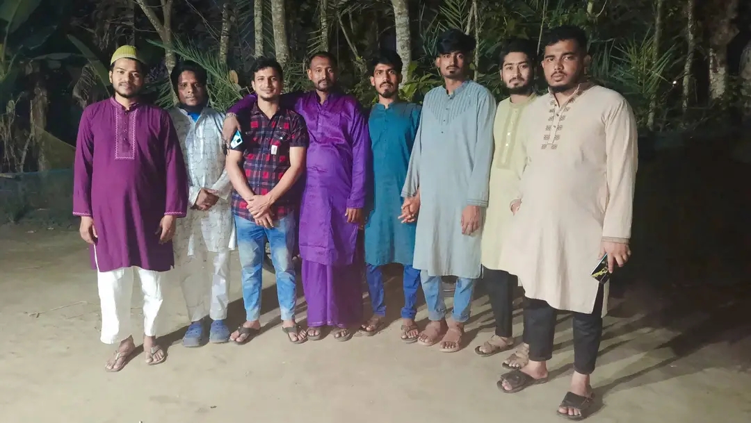 আলহামদুলিল্লাহ আমার বাবার ইফতার মাহফিলের আয়োজন করাকে কেন্দ্র করে যারা আজকের এই আয়োজনেটাকে সার্বিক সহযোগিতা শ্রম দিয়ে সম্পূর্ণভাবে সফল কোরেছেন। ও যারা দূরদূরান্ত থেকে এসে এই ইফতার মাহফিলে অংশগ্রহণ করেছেন সকলের প্রতি আমি কৃতজ্ঞতা প্রকাশ করছি। আল্লাহ পাক যেন আমাদের সকলের মনের আশা আকাঙ্ক্ষা পূরণ করে দেয়। 🤲🤲❤️ ধন্যবাদ সবাইকে